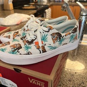 VANS Project CAT - Women’s 8, men’s 6.5